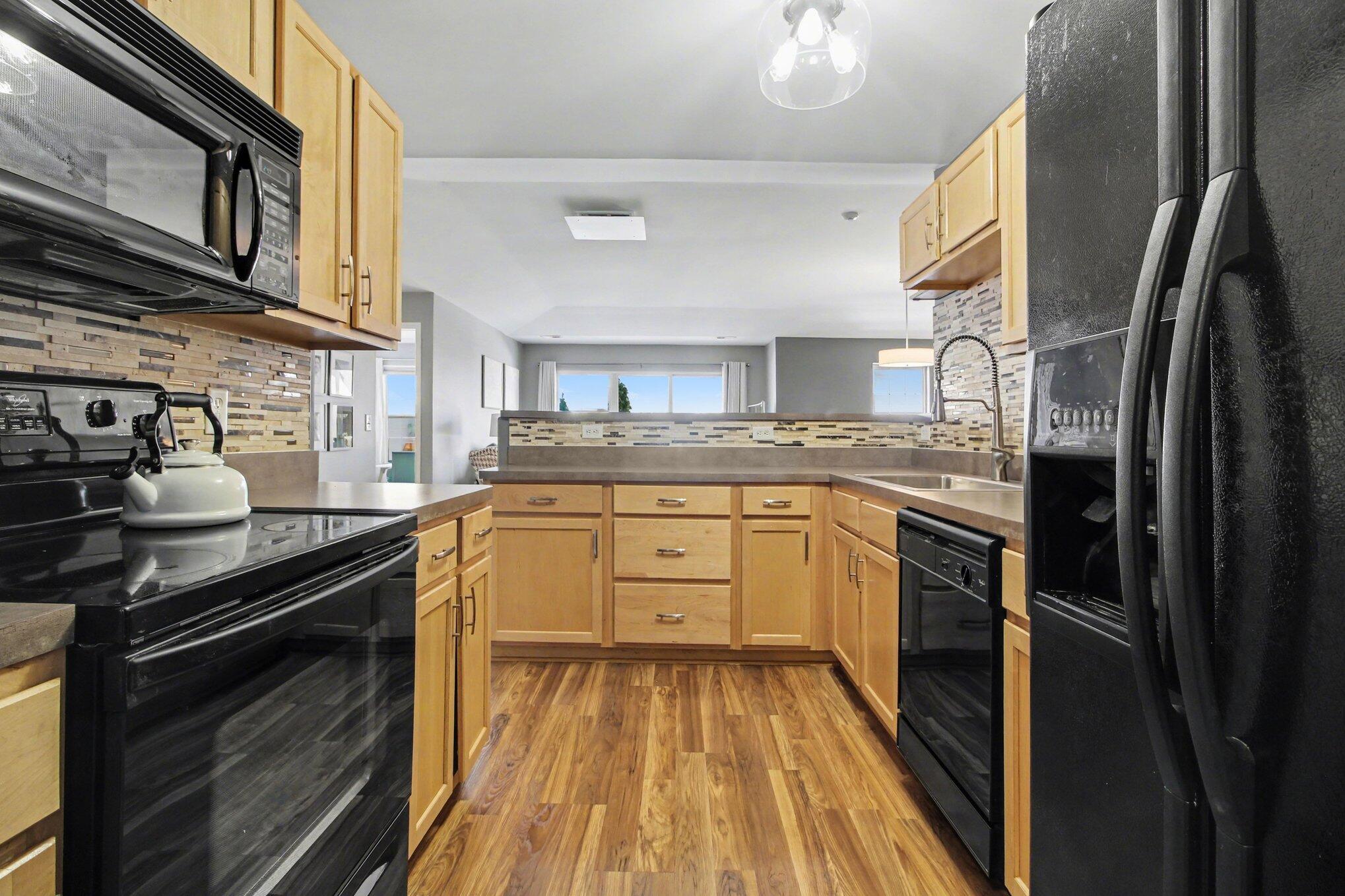 3960 Berkeley Avenue Canton, MI 48188 - Photo 11 of 17 011_file_6660