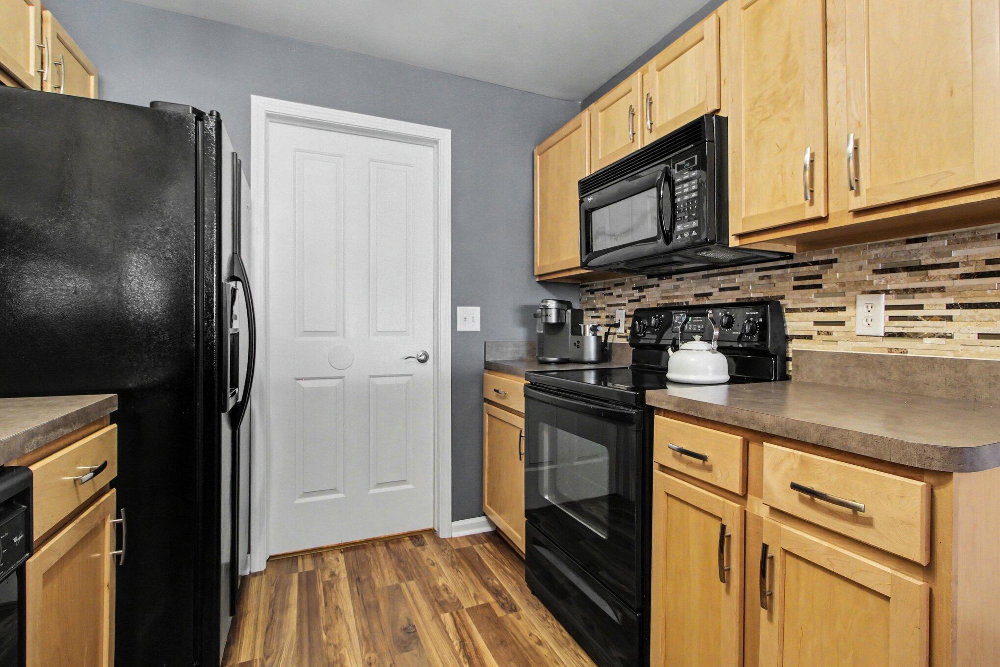 3960 Berkeley Avenue Canton, MI 48188 - Photo 10 of 17 010_file_6821