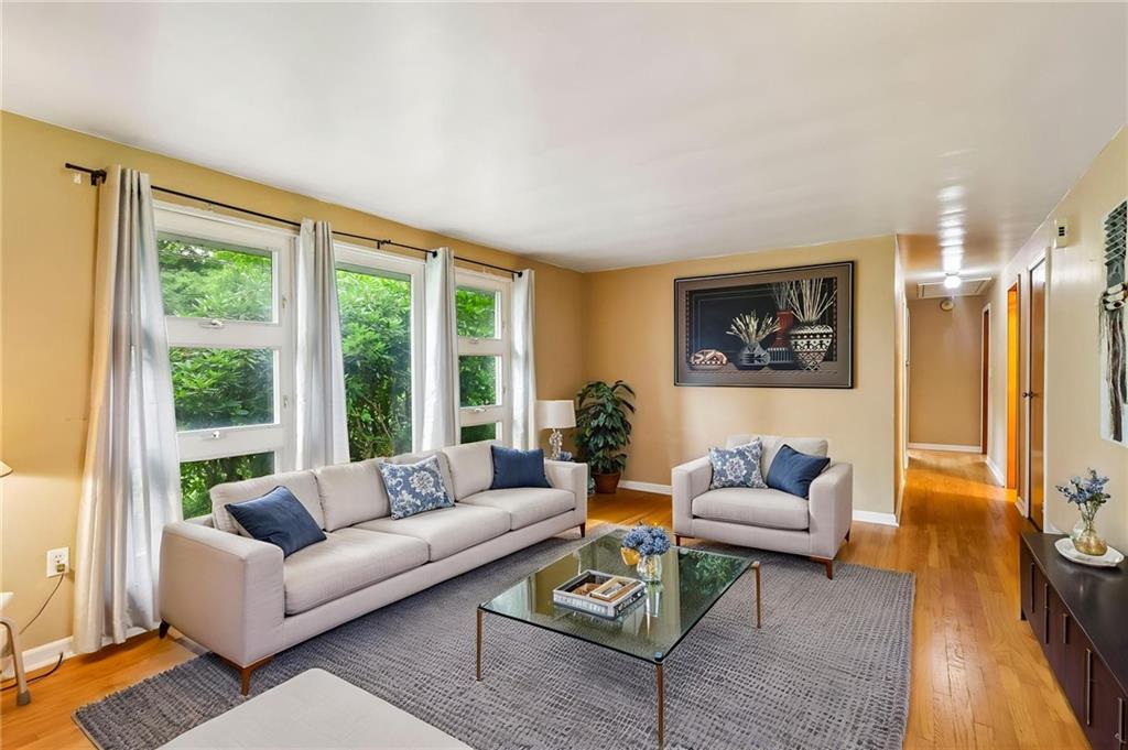 7 Rolling Road Cranberry Township, PA 16066 - Photo 7 of 39 Gallery Image 7
