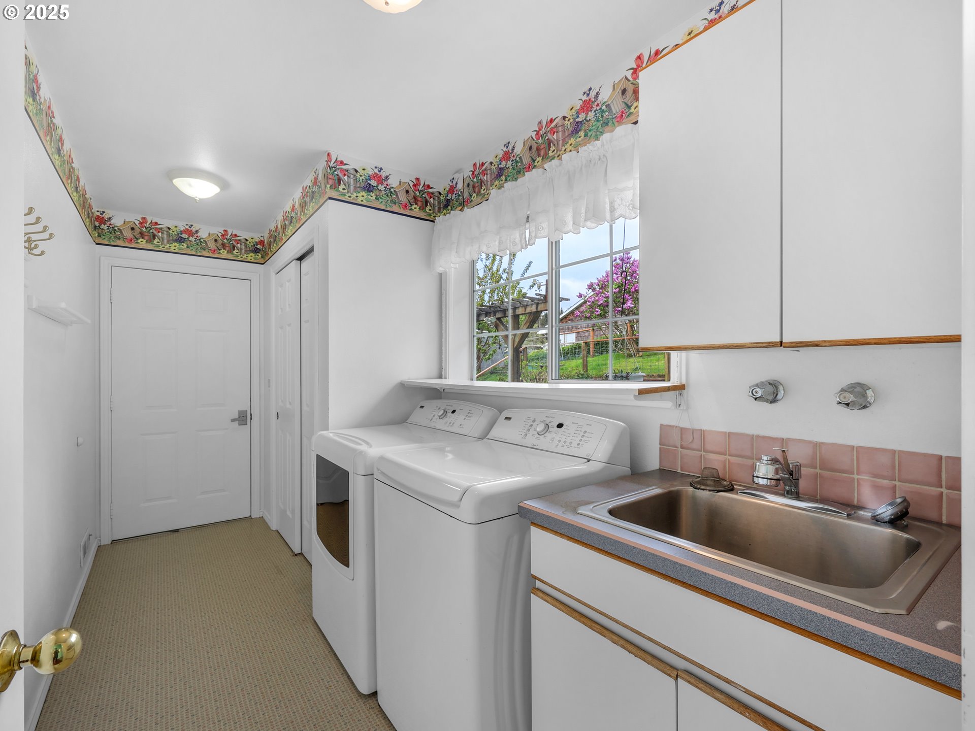 343 Hemlock Street Seaside, OR 97138 - Photo 13 of 17 a utility room with sink dryer and washer
