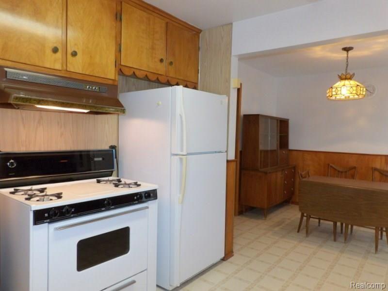 17745 Ruth Street Melvindale, MI 48122 - Photo 18 of 41 102_7544.JPG