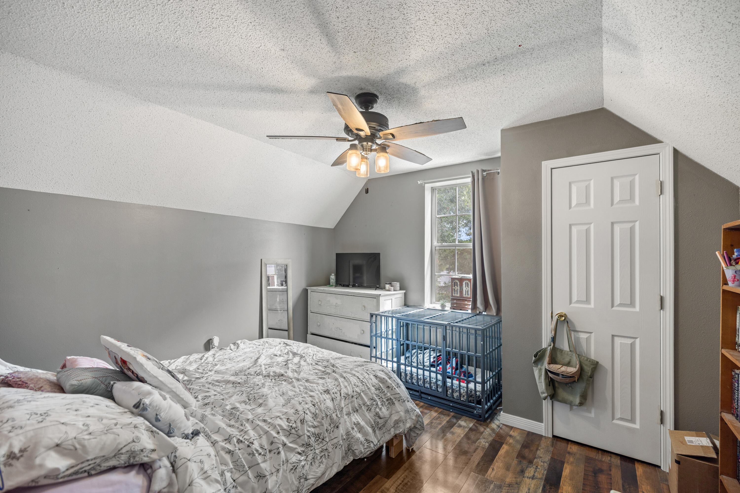 204 Warrior Street Crestview, FL 32536 - Photo 28 of 58 a bedroom that has a bed and a table in it