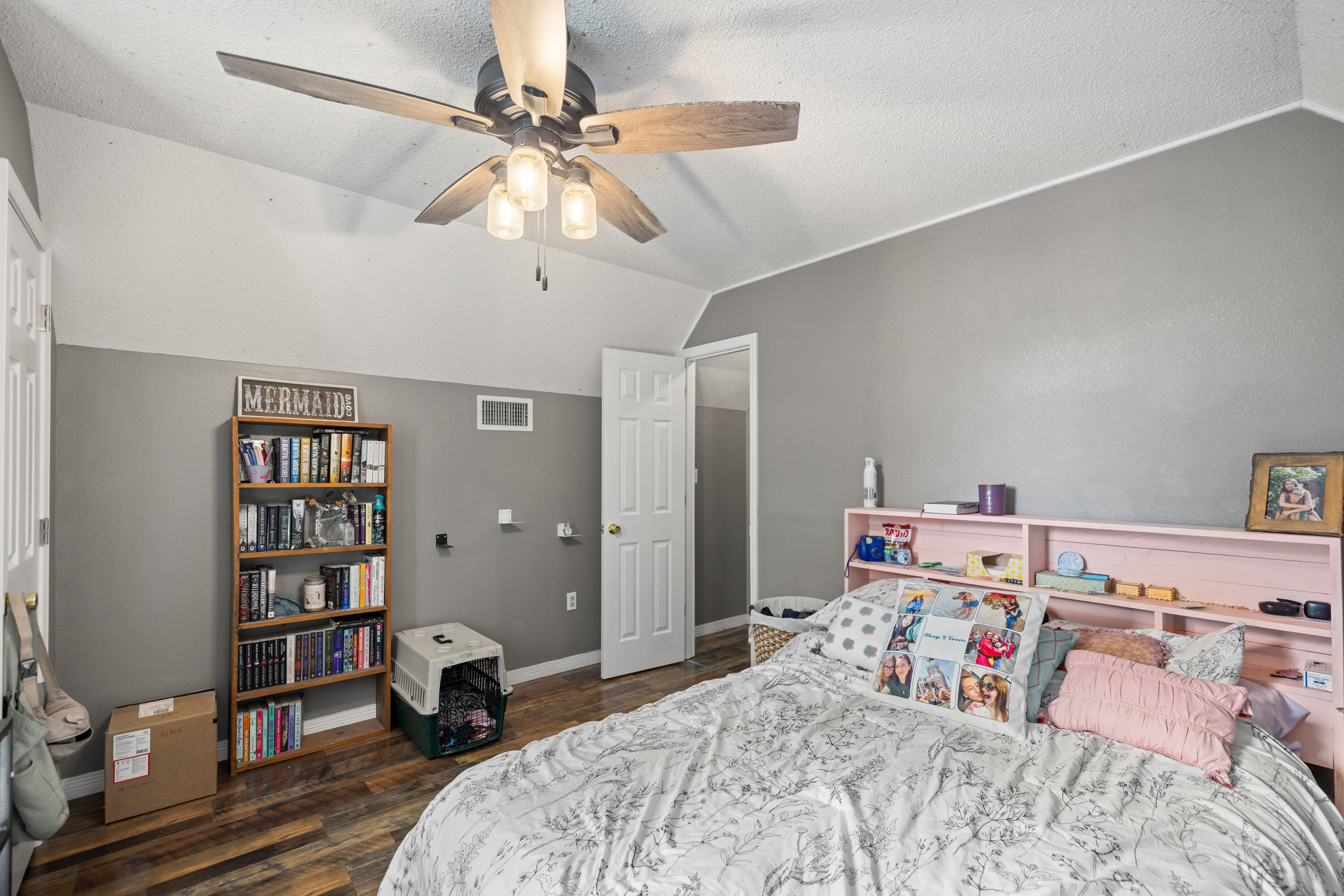 204 Warrior Street Crestview, FL 32536 - Photo 29 of 58 a bedroom with bed and a book shelf