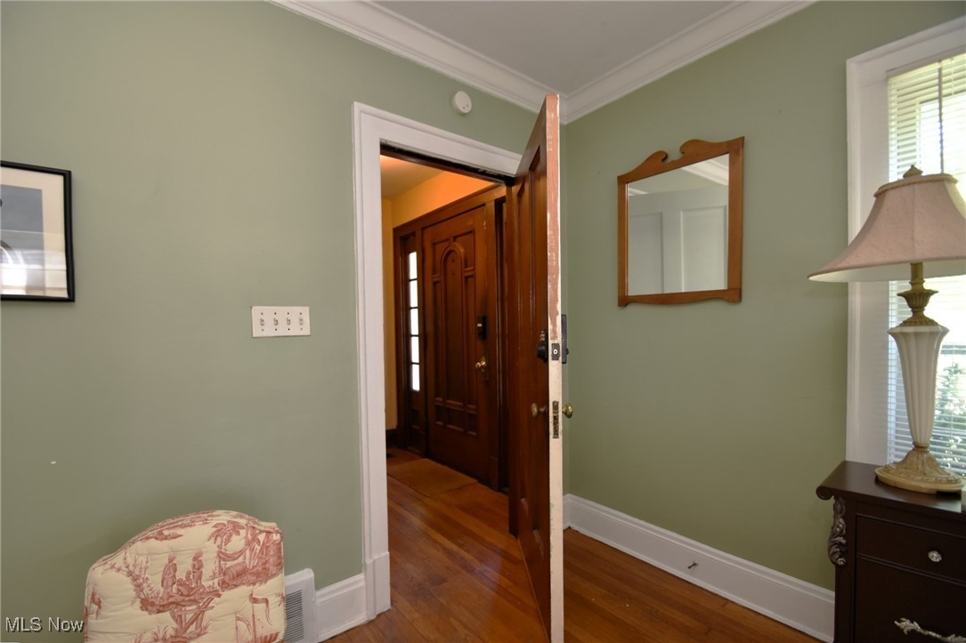 1682 Eddington Road Cleveland, OH 44118 - Photo 4 of 47 Gallery Image 4