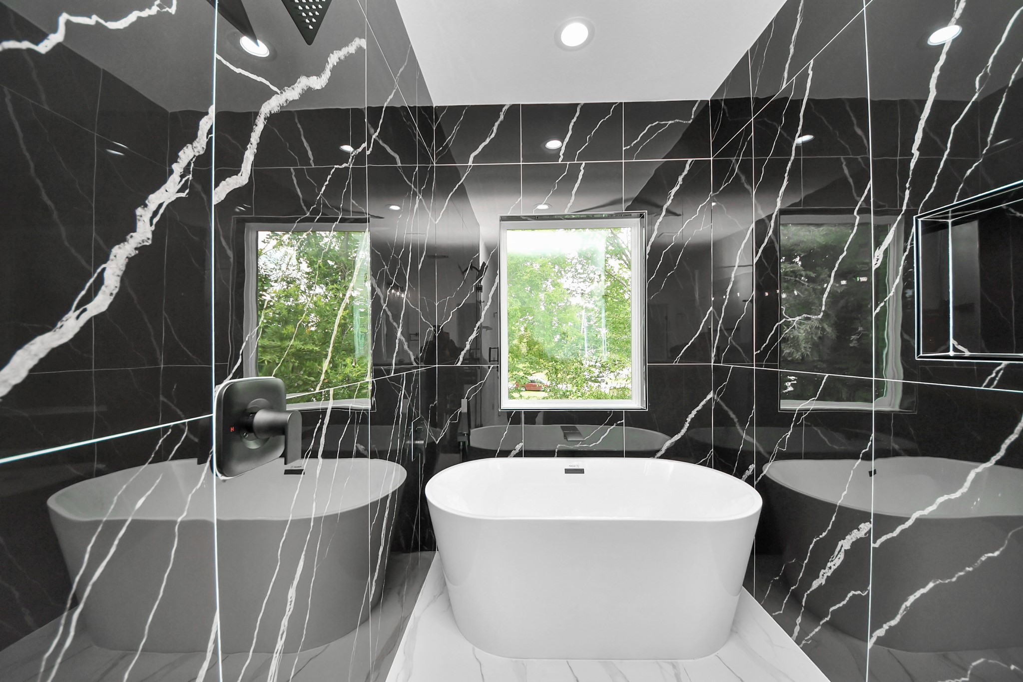 6629 Foster Street Houston, TX 77021 - Photo 28 of 33 Elegant primary bath showcasing dramatic floor to ceiling tile accents.