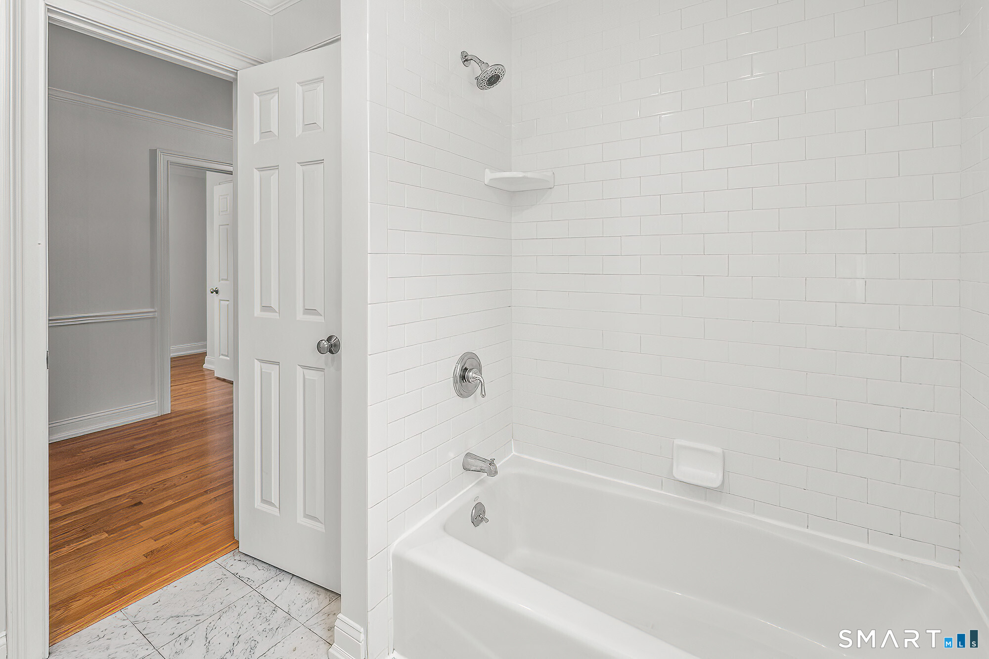 96 Hobby Drive Ridgefield, CT 06877 - Photo 26 of 39 Upper level hall bath