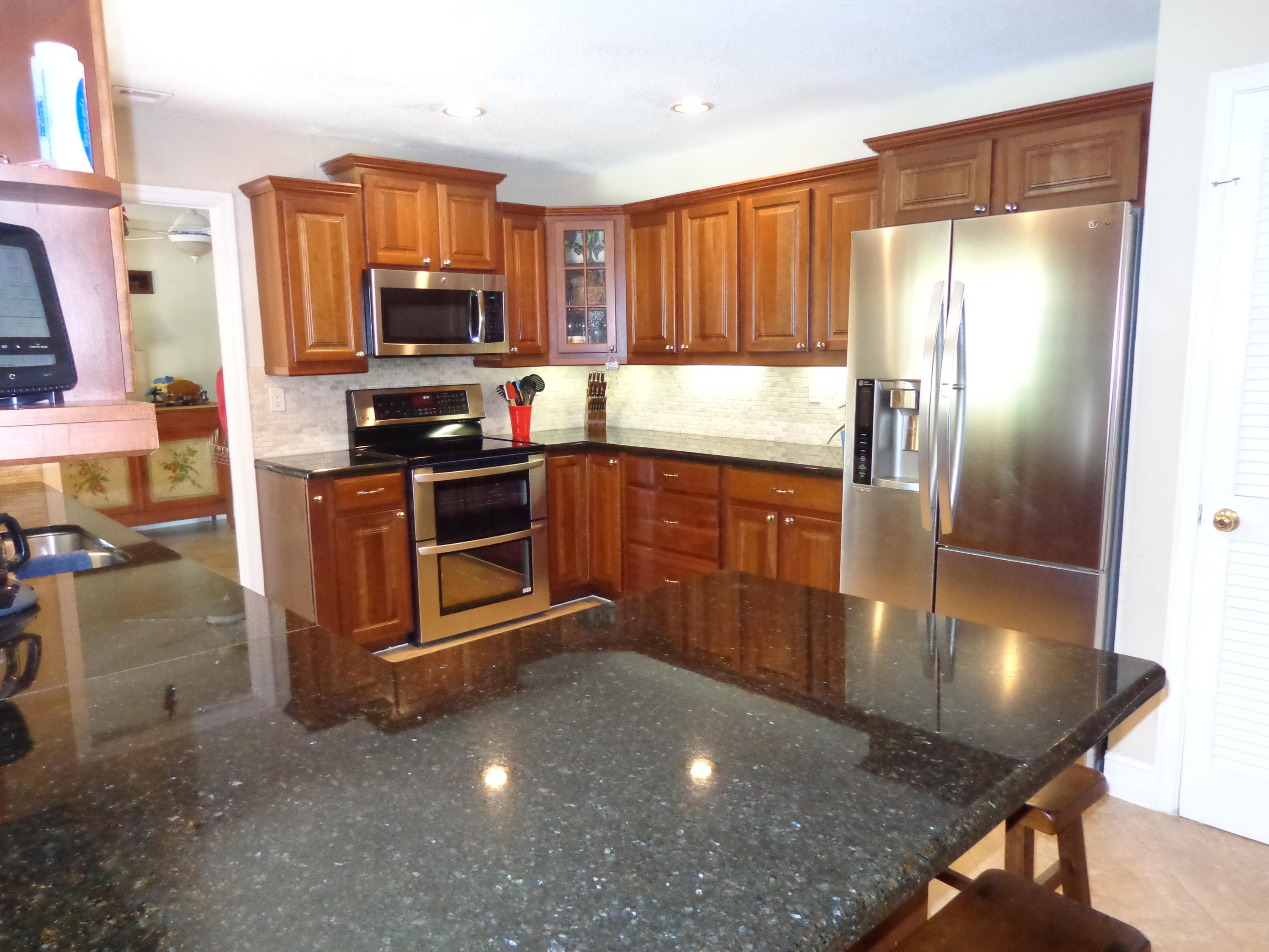 398 Old Country Road South Wellington, FL 33414 - Photo 11 of 26 Kitchen 6