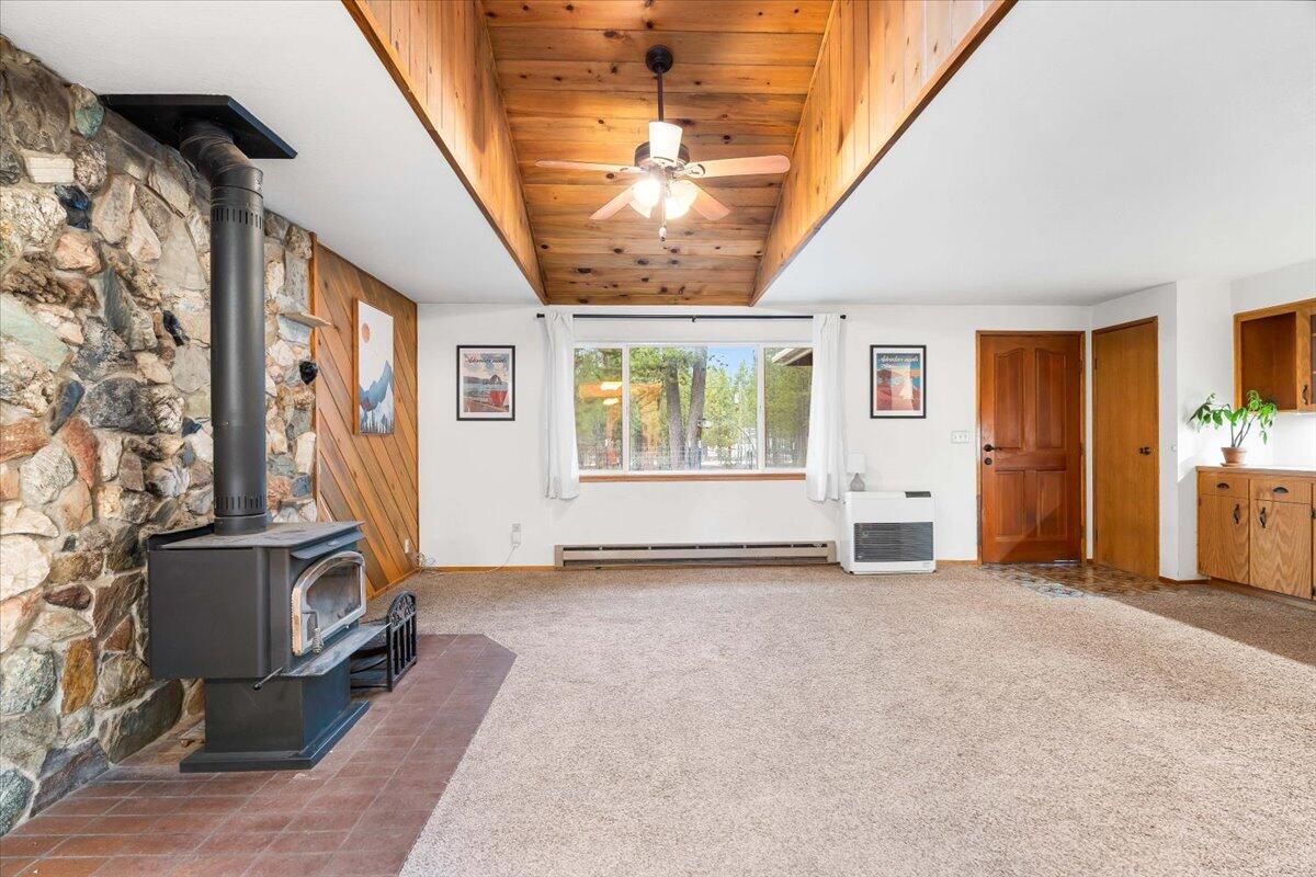 51520 Ash Road La Pine, OR 97739 - Photo 4 of 57 21-Living Area