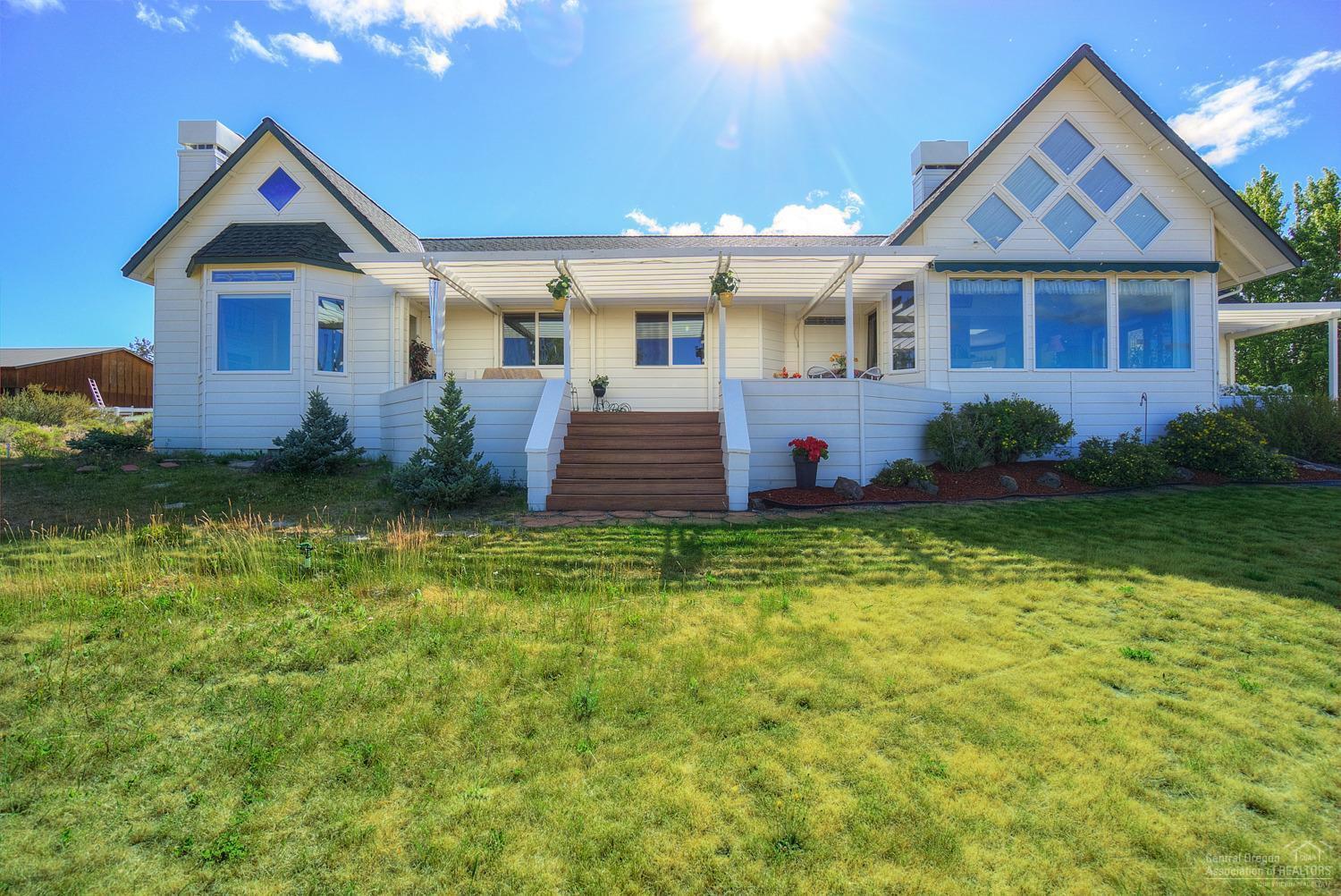 Beautiful Chalet style home with great o