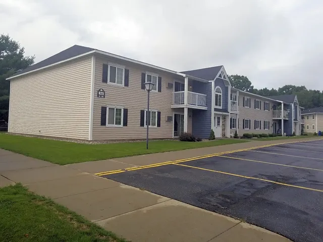 $640 | 830 Country Way, Big Rapids, MI 49307