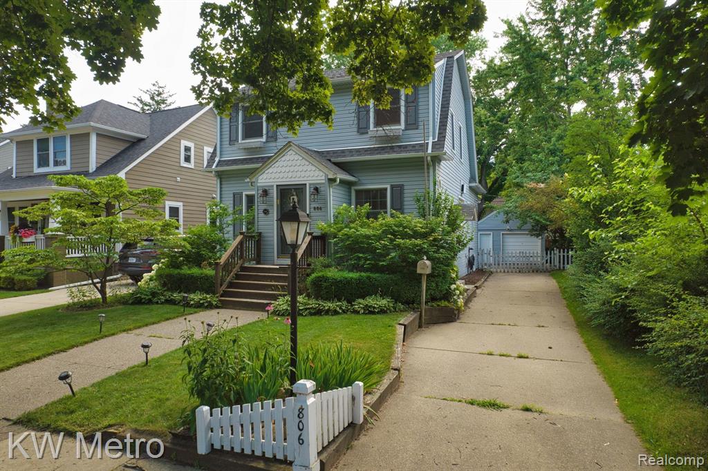 806 Lockwood Road Royal Oak, MI 48067 - Photo 1 of 38