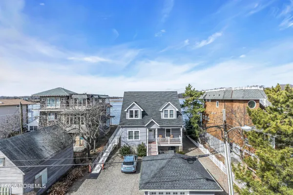 an aerial view of a house with outdoor space and lake view