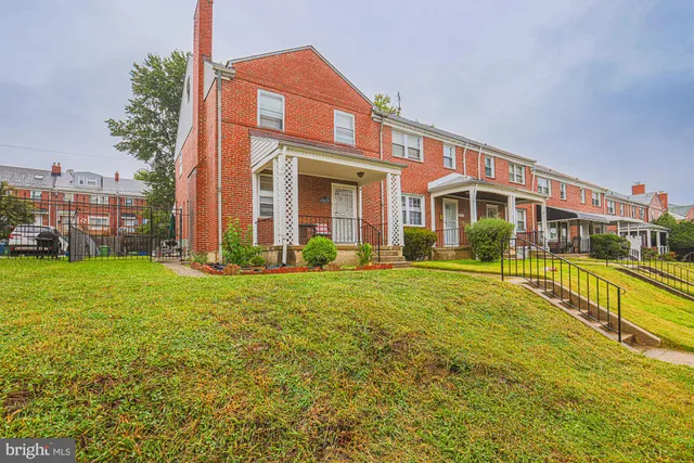 a view of a yard in front of a brick building