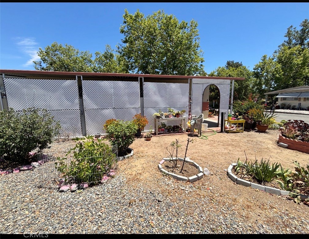 31130 South General Kearny Road, Unit 18 Temecula, CA 92591 - Photo 5 of 32 Side yard