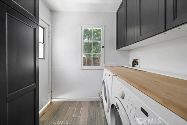 a view of a backyard of the house