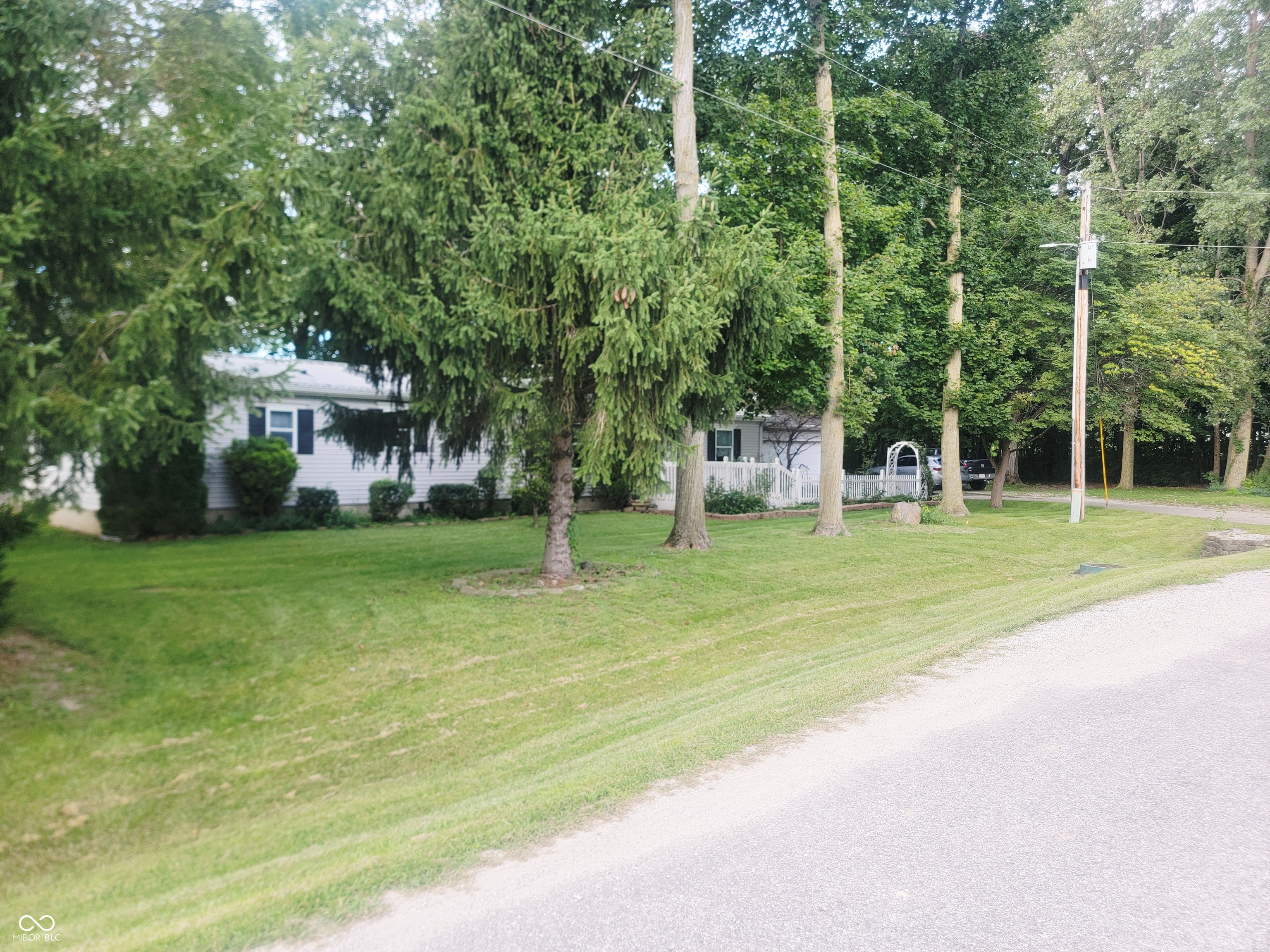 592 North Paradise Drive Rochester, IN 46975 - Photo 3 of 42 Gallery Image 3