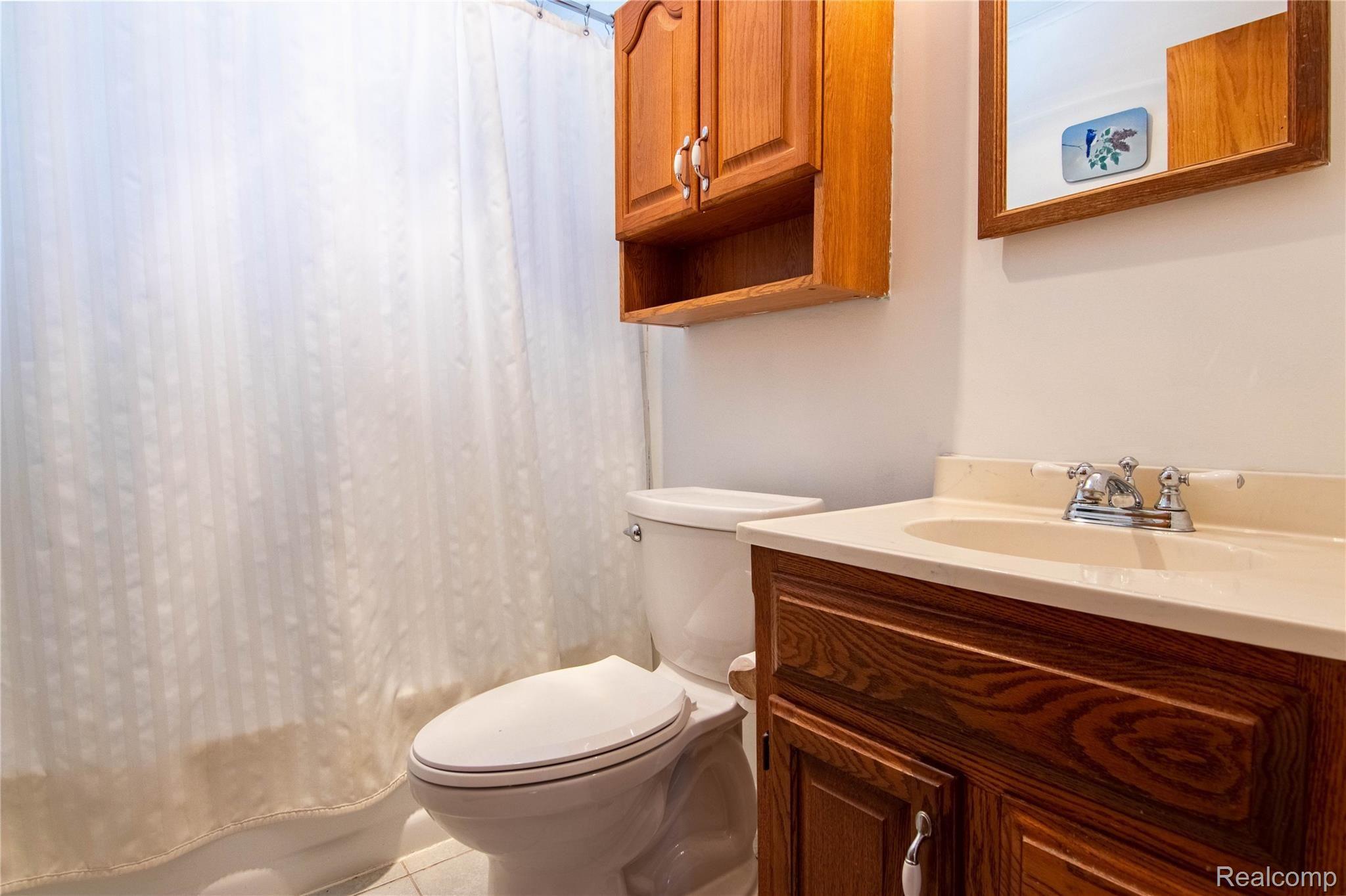 35350 Rutherford Street Clinton Township, MI 48035 - Photo 12 of 15 BATHROOM