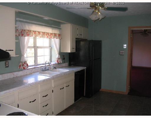 181 Frame Road Elkview, WV 25071 - Photo 3 of 7 Kitchen.