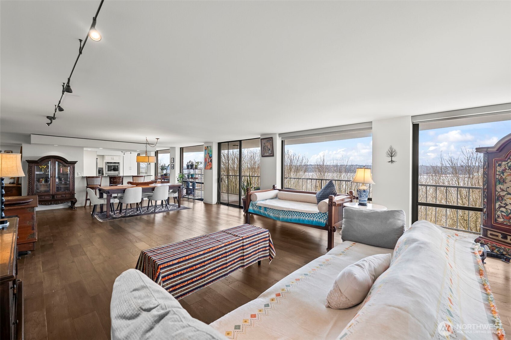 1 North Stadium Way, Unit 2 Tacoma, WA 98403 - Photo 15 of 40 a living room with furniture and a large window