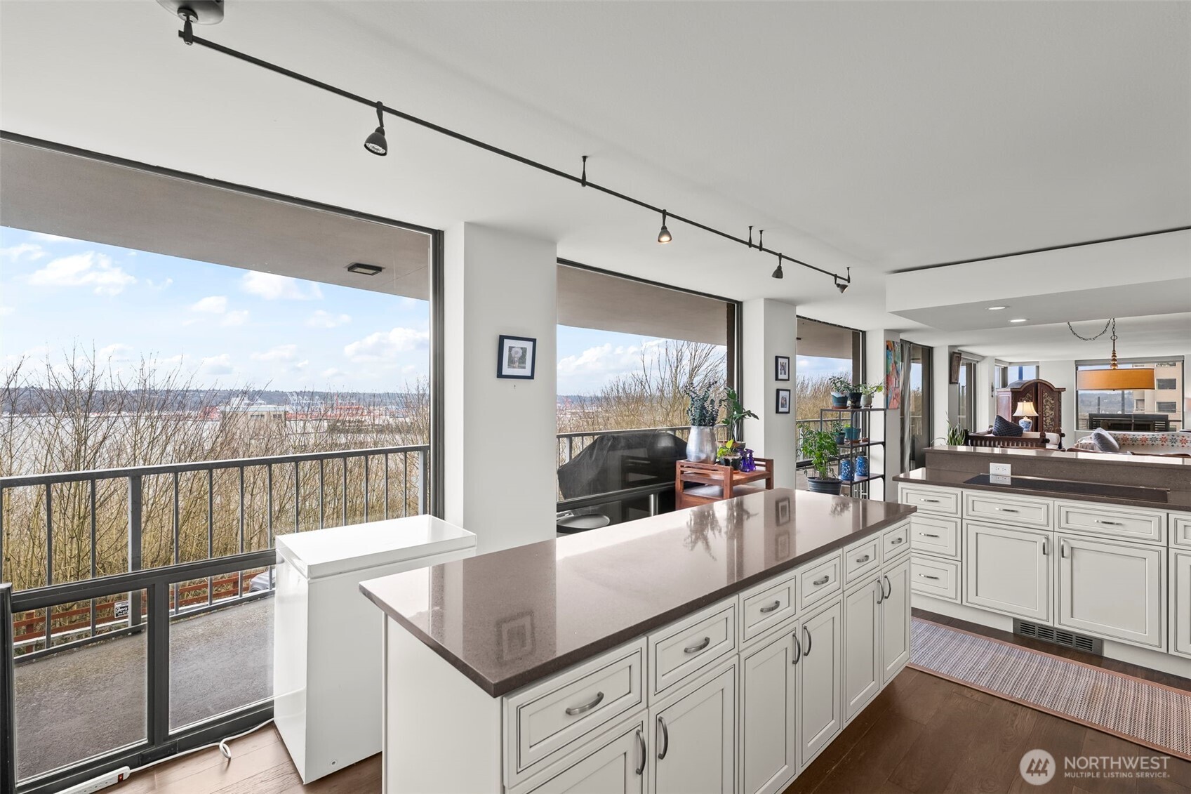 1 North Stadium Way, Unit 2 Tacoma, WA 98403 - Photo 20 of 40 a kitchen with counter top space and windows