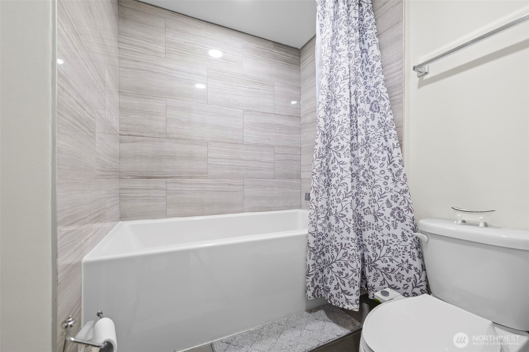 1 North Stadium Way, Unit 2 Tacoma, WA 98403 - Photo 29 of 40 a bathroom with a bathtub and shower