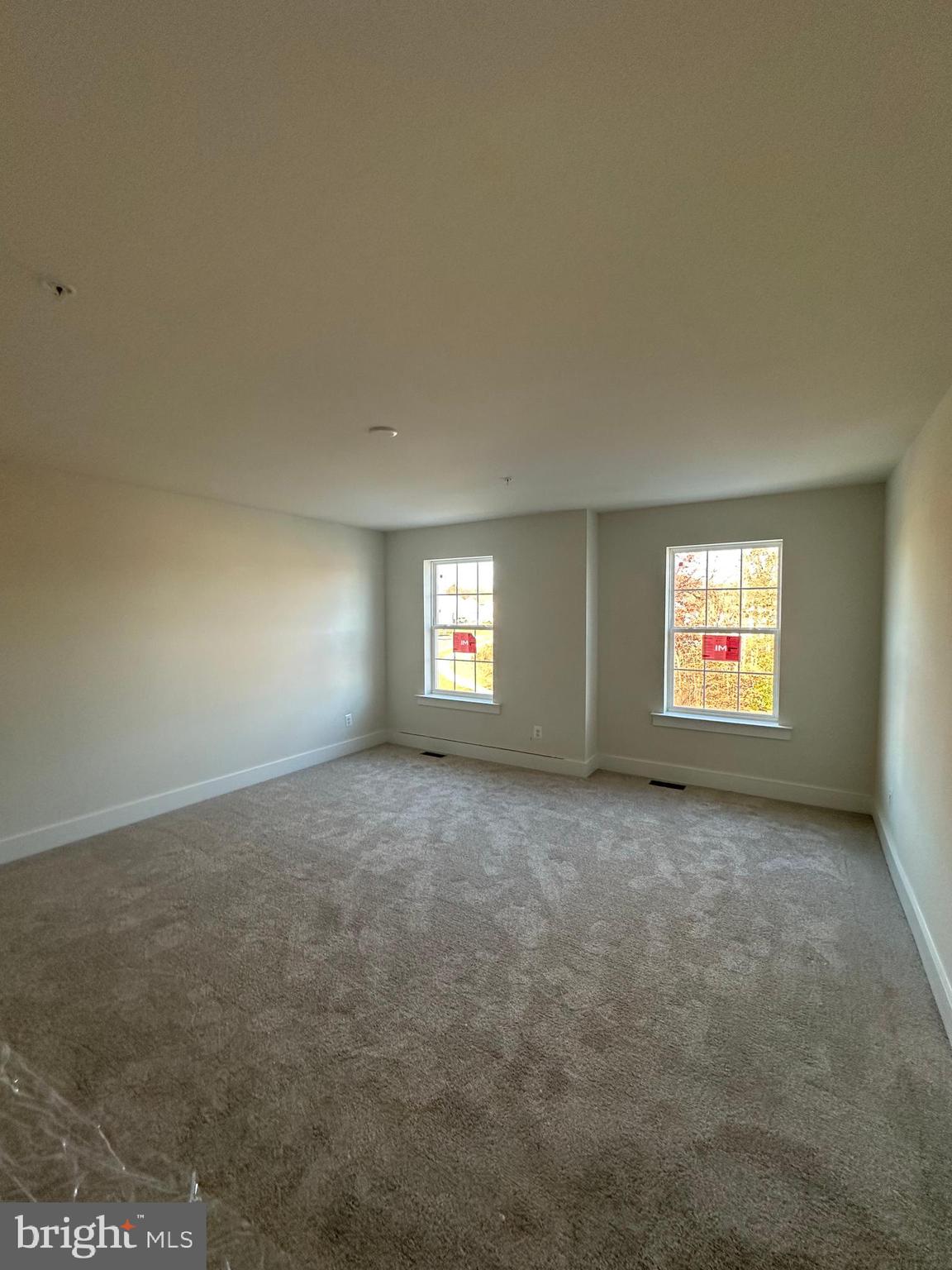 King Avenue Rosedale, MD 21237 - Photo 17 of 29 an empty room with windows and entrance