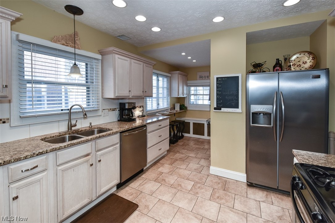 2607 Kingston Road Cleveland, OH 44118 - Photo 11 of 35
