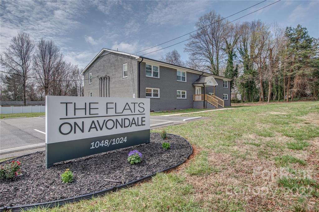 a view of a sign board with yard