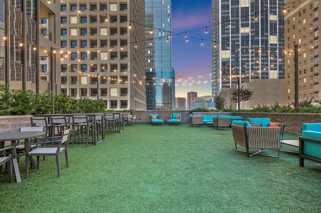 1200 Main Street, Unit 408 Dallas, TX 75202 - Photo 4 of 5 a garden view with a seating space