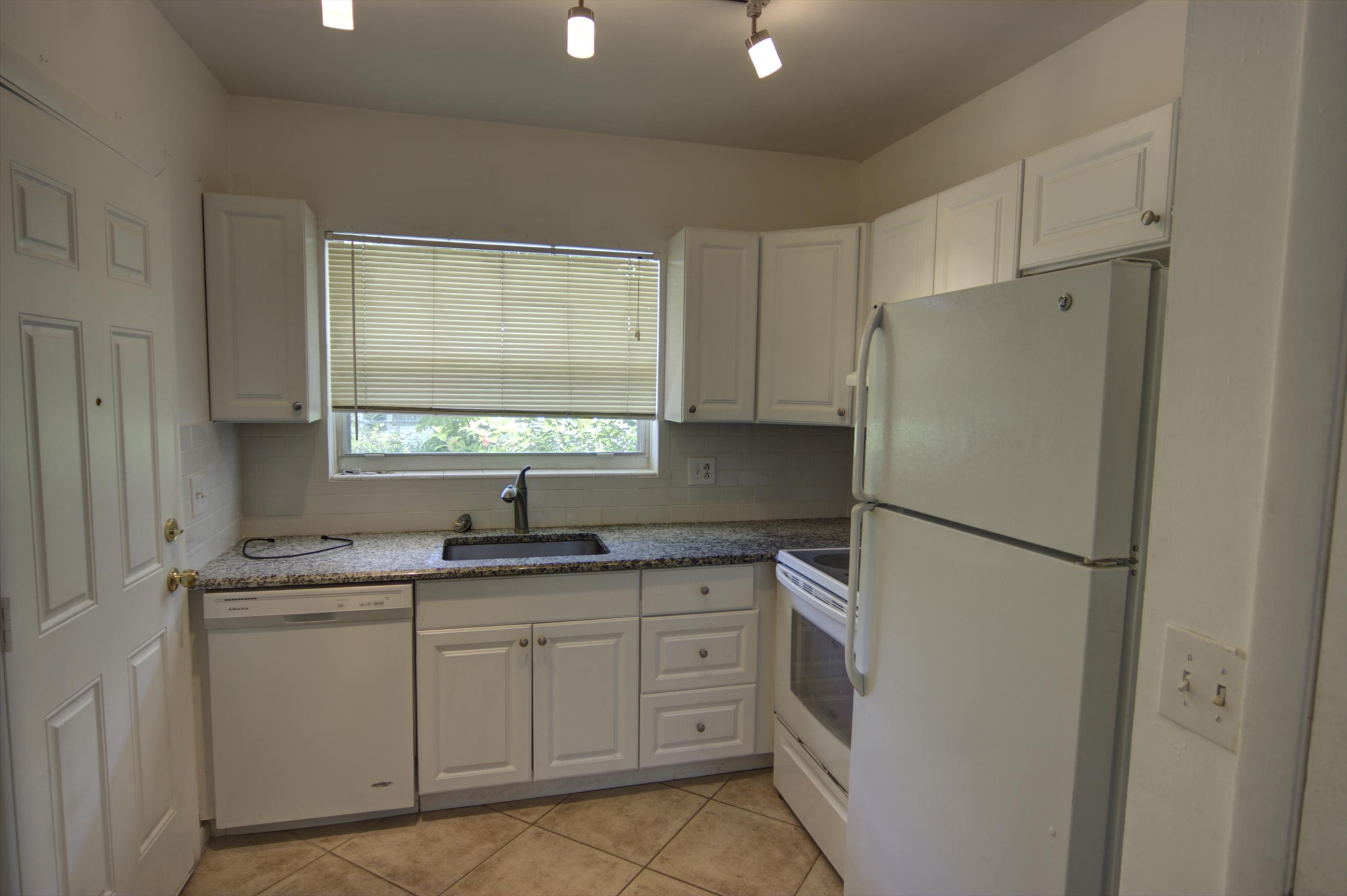 91 Willow Road, Unit 101 Tequesta, FL 33469 - Photo 2 of 9 kitchen