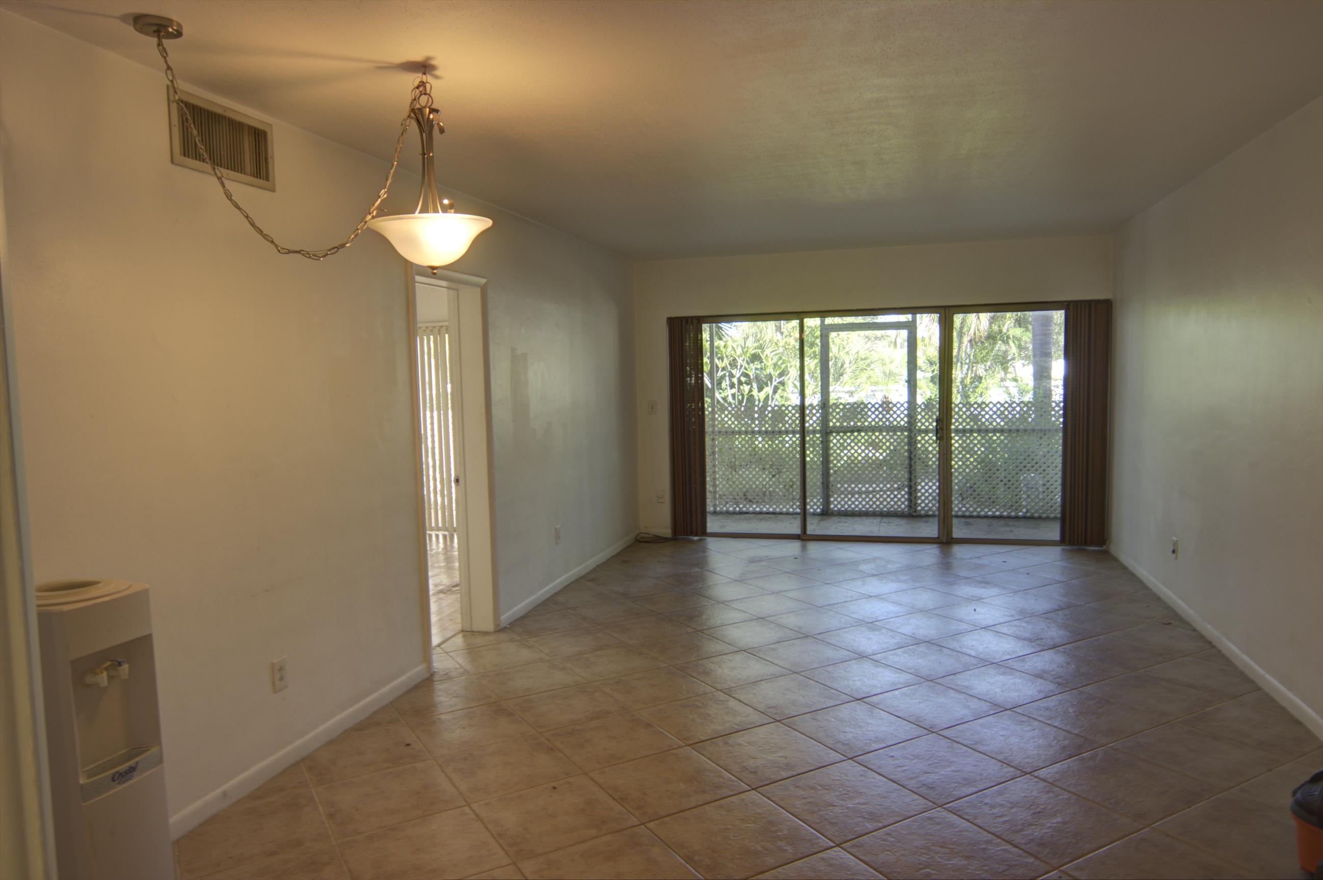 91 Willow Road, Unit 101 Tequesta, FL 33469 - Photo 3 of 9 living room