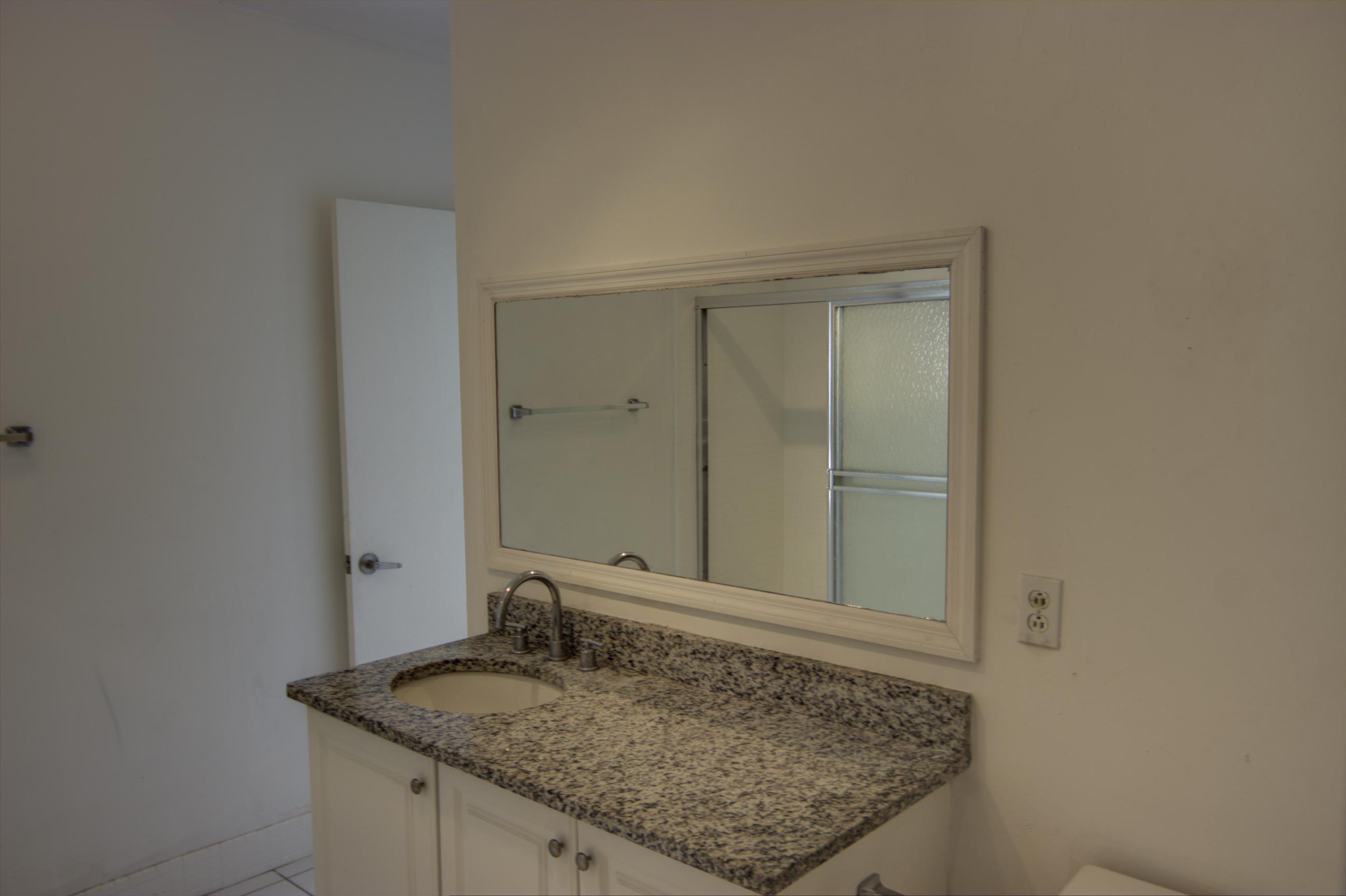91 Willow Road, Unit 101 Tequesta, FL 33469 - Photo 5 of 9 bath