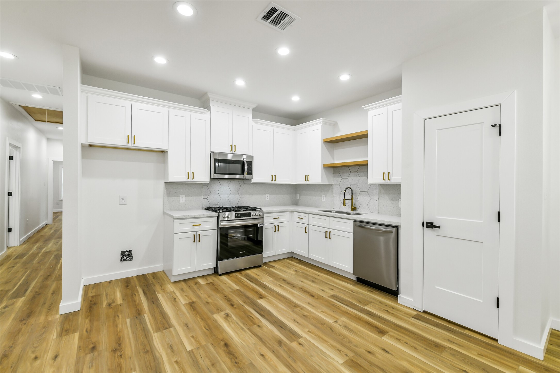 6103 Cavalier Street Houston, TX 77087 - Photo 9 of 50