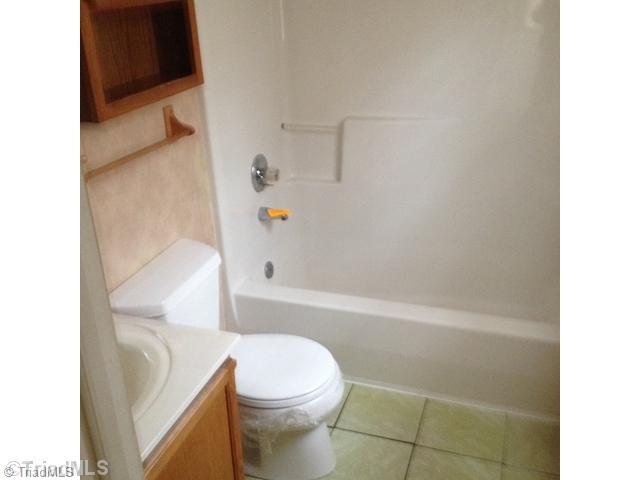 3700 Country Ridge Road Greensboro, NC 27405 - Photo 7 of 10 Bath.
