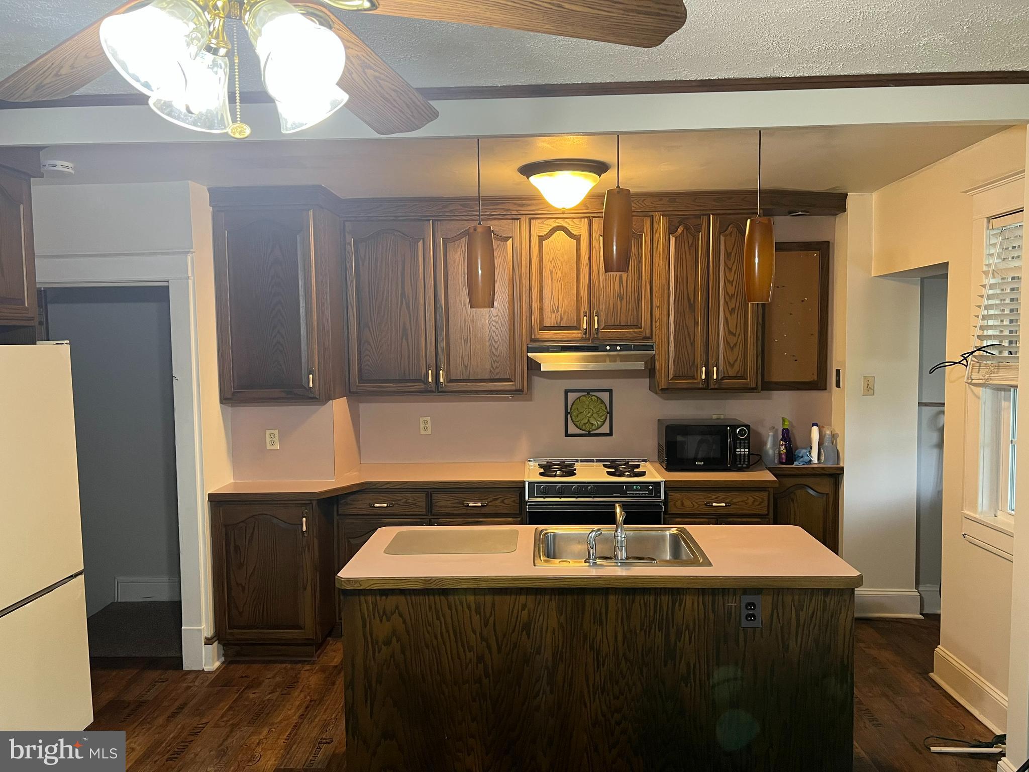 7050 Belclare Road Dundalk, MD 21222 - Photo 3 of 12 Gallery Image 3