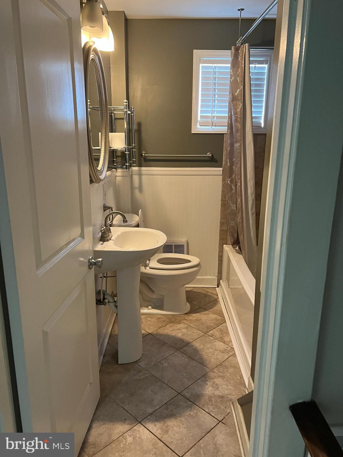 7050 Belclare Road Dundalk, MD 21222 - Photo 6 of 12 Gallery Image 6