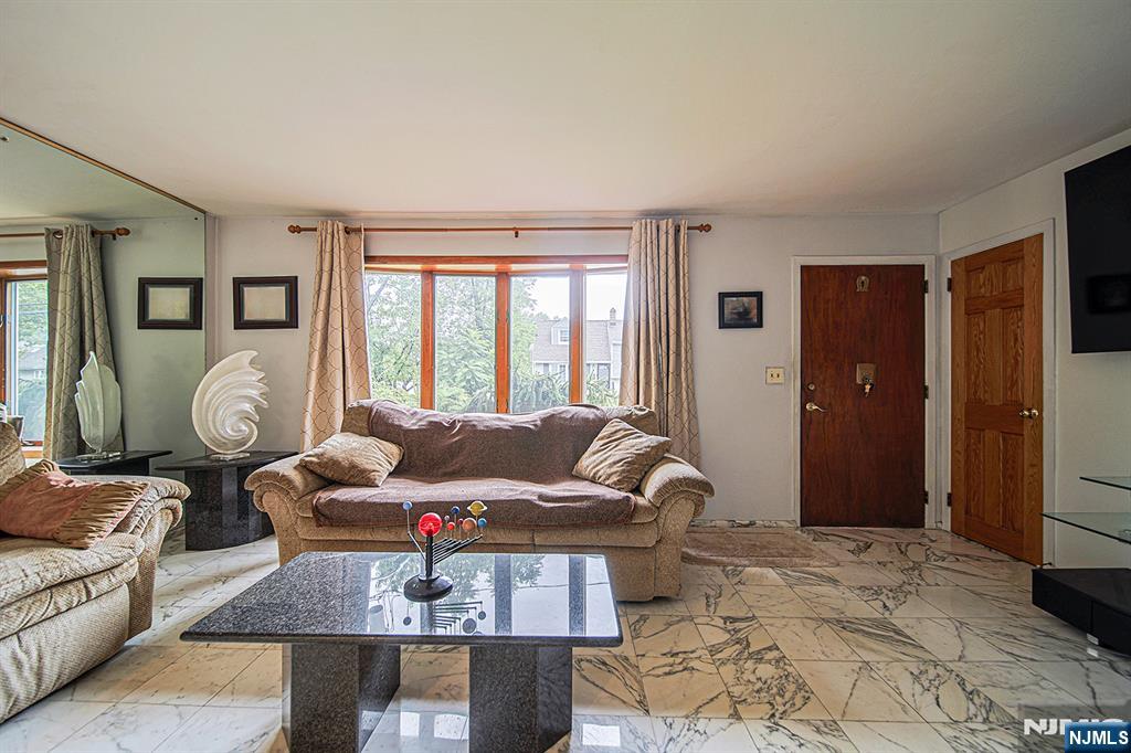 728 Lancaster Road Ridgefield, NJ 07657 - Photo 9 of 34 Gallery Image 9