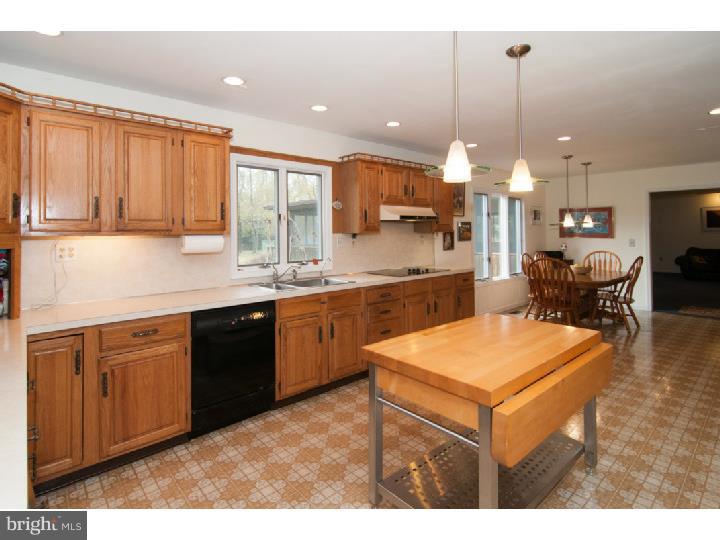 5822 Limeport Road Emmaus, PA 18049 - Photo 8 of 24 Kitchen