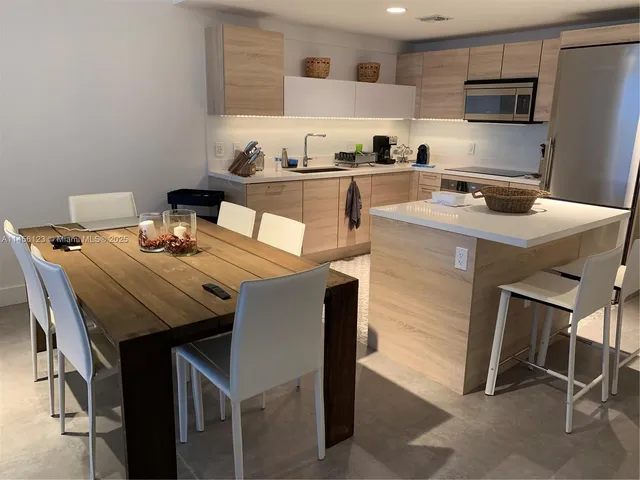 $705,000 | 16385 Biscayne Boulevard, Unit 1417, North Miami Beach, FL 33160