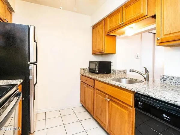 $1,825 | 161 Cedarview Lane, Colonie, NY 12189