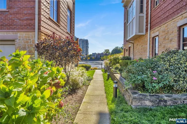 $11,000 | 17 Moorings Lane, Edgewater, NJ 07020