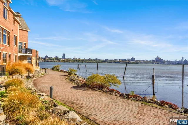 $11,000 | 17 Moorings Lane, Edgewater, NJ 07020