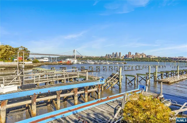 $11,000 | 17 Moorings Lane, Edgewater, NJ 07020