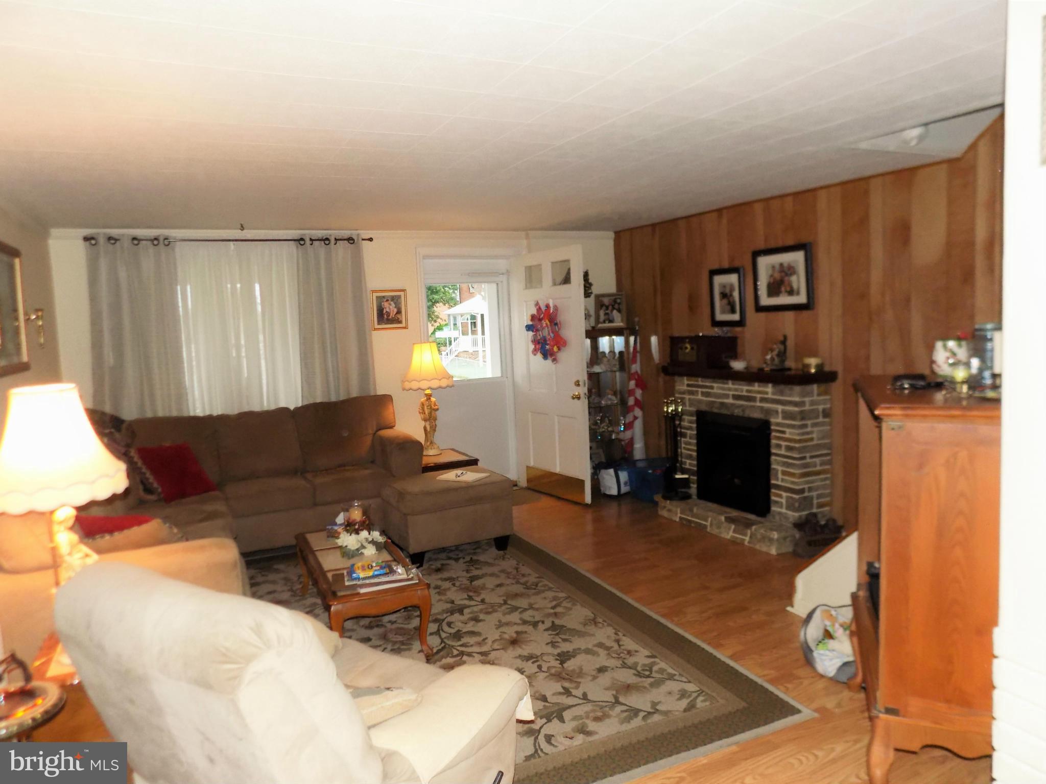 433 Westfield Road Baltimore, MD 21222 - Photo 8 of 25 Living Room