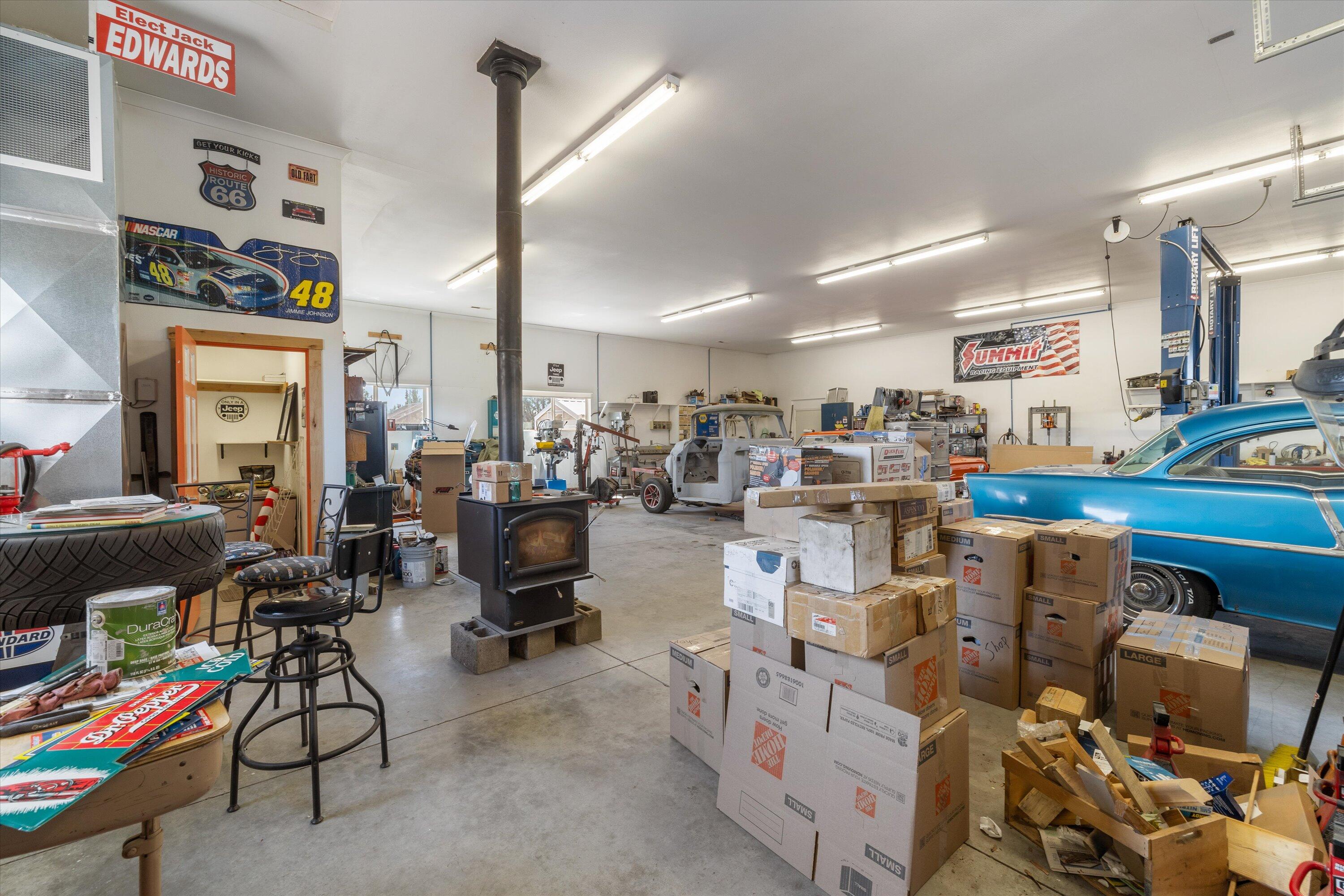 5585 Southwest Rim Road Terrebonne, OR 97760 - Photo 36 of 48 Shop