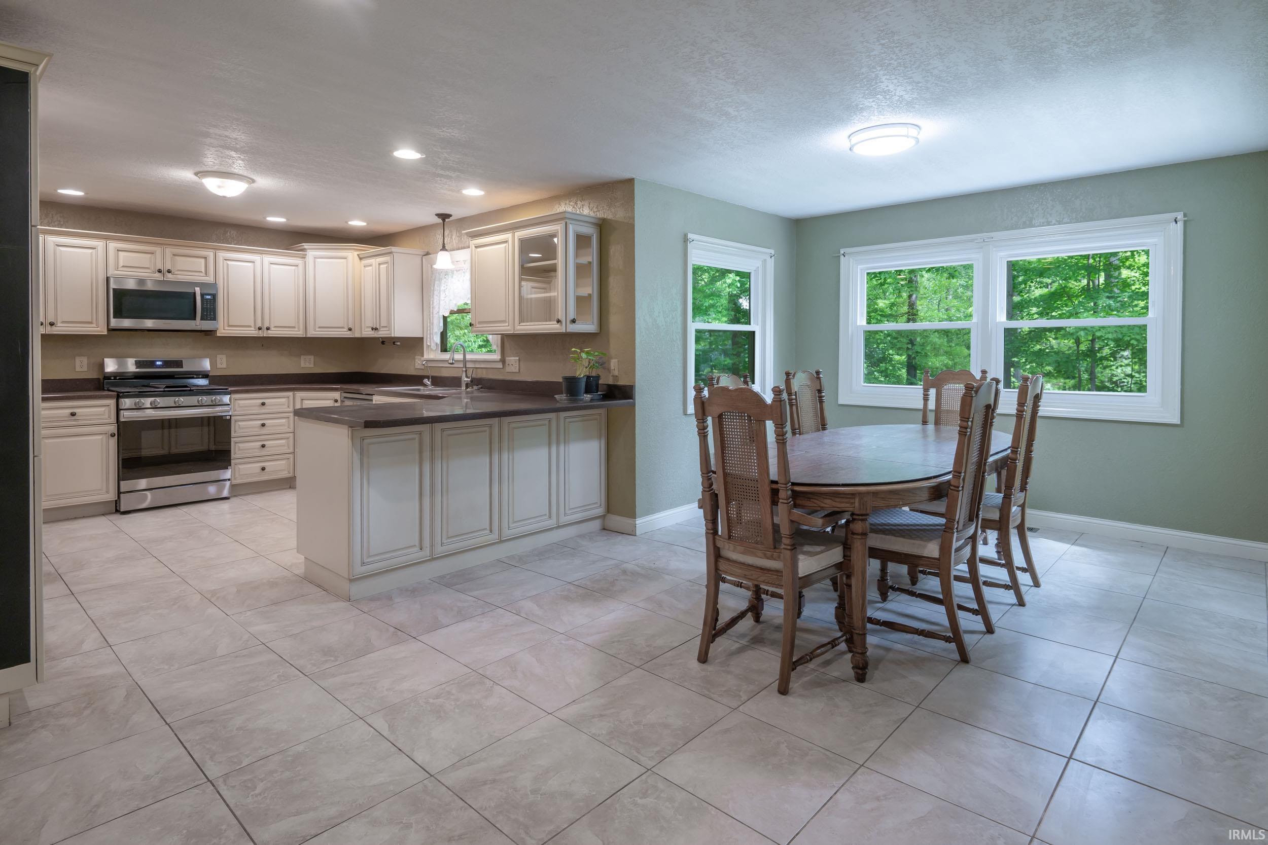 10530 Uncas Trail Fort Wayne, IN 46804 - Photo 9 of 36