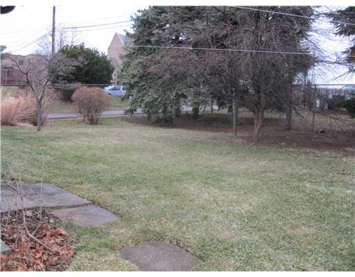 2324 Rose Garden Road Pittsburgh, PA 15220 - Photo 17 of 17 Yard/Garden.