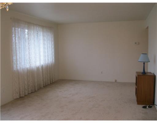 2324 Rose Garden Road Pittsburgh, PA 15220 - Photo 3 of 17 Living Room.