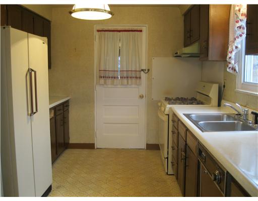 2324 Rose Garden Road Pittsburgh, PA 15220 - Photo 5 of 17 Kitchen.