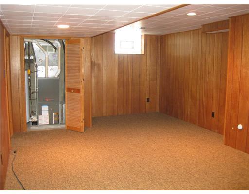 2324 Rose Garden Road Pittsburgh, PA 15220 - Photo 10 of 17 Den/Family/Great Room.